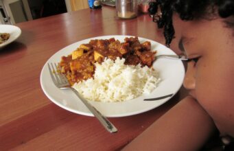 Sepotong Tahu dan Ketakutan Felix yang Menggelitik