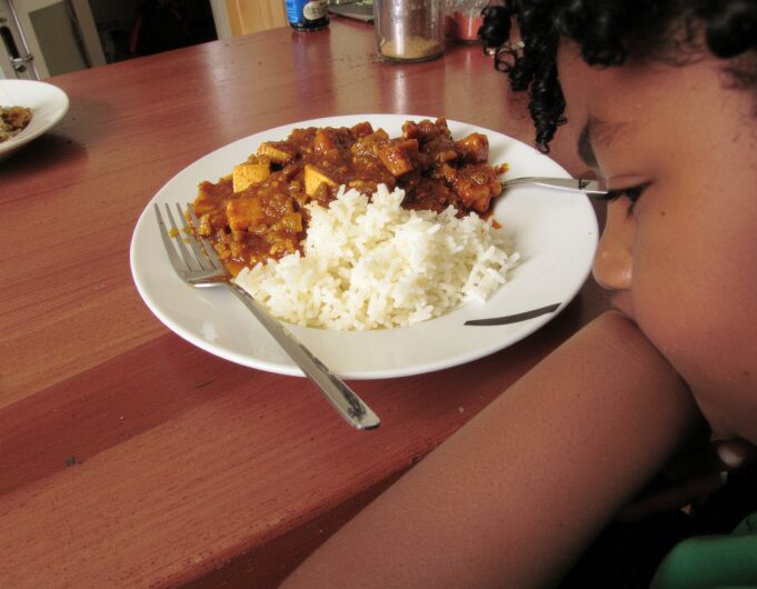 Sepotong Tahu dan Ketakutan Felix yang Menggelitik