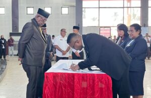 286 Pejabat Baru Pemkab Mimika Dilantik Bupati Johannes Rettob