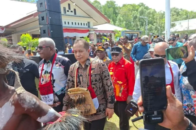 Resmikan Koperasi Desa di Atuka, Menkop Apresiasi Inisiatif Pemkab Mimika