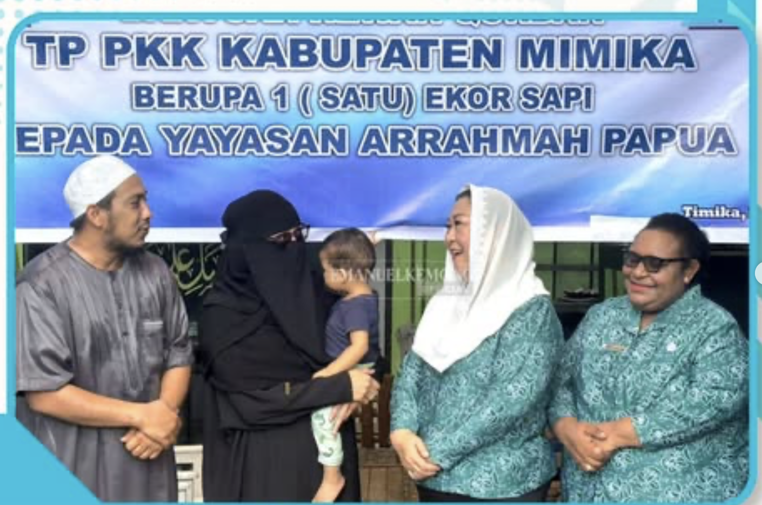 Penyerahan bantuan kurban oleh TP-PKK Mimika
