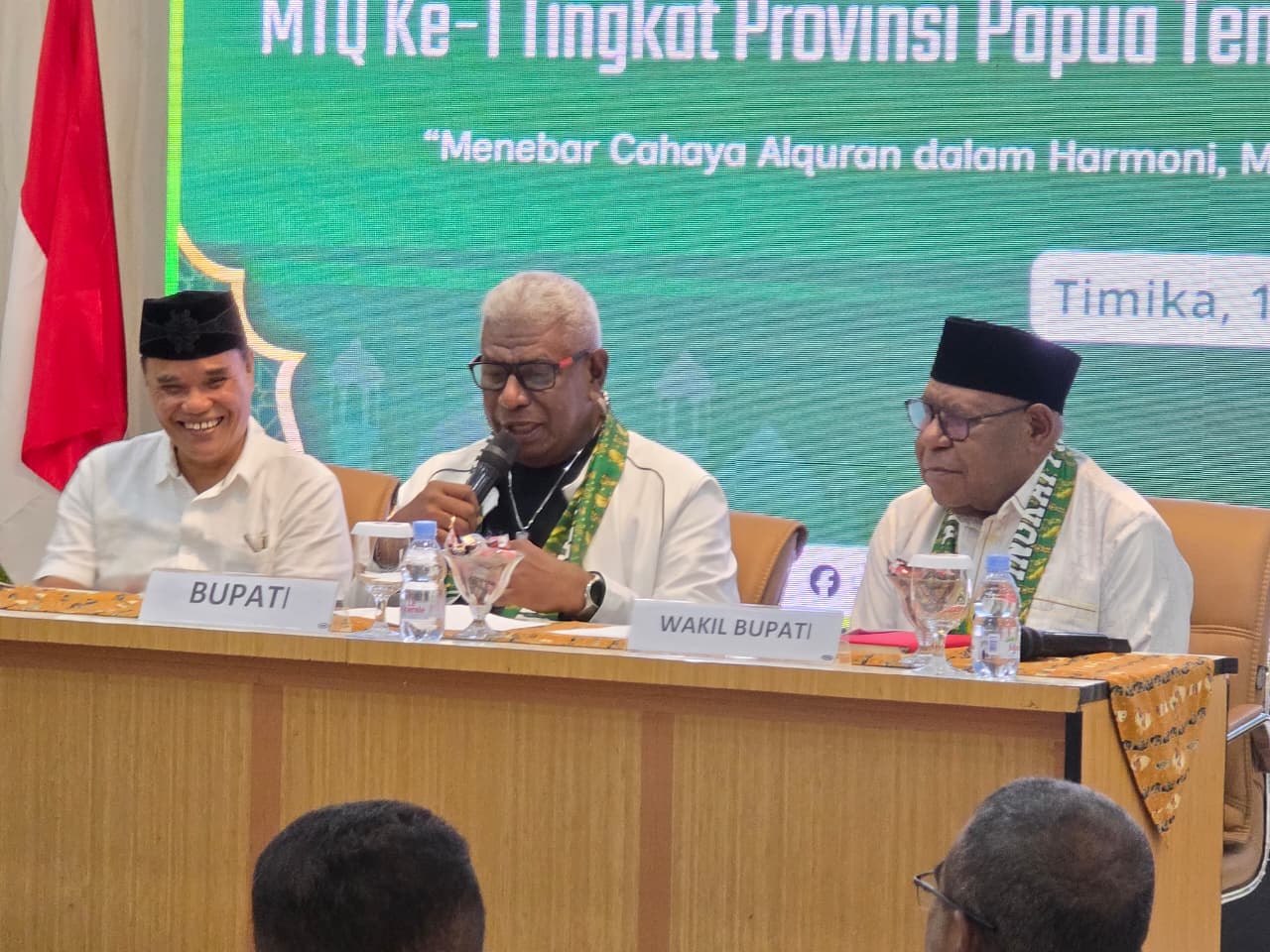 Bupati Mimika Johanes Retob dan Wakil-Bupati-Emanuel-Kemong-berharap-kegiatan-MTQ-dapat-berjalan-aman-dan-sukses