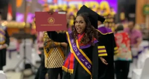 Dari Pesisir Mimika ke Podium Cumlaude: Kisah Fitalia Tumuka Menaklukkan Ketidakpastian