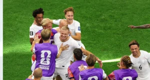 Gol Telat Erling Haaland Antar Norwegia Tantang Brasil di 16 Besar